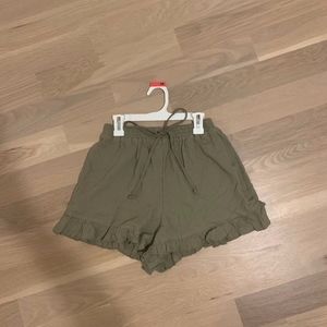 AMERICAN EAGLE HIGH-WAISTED RUFFLE HEM SHORT